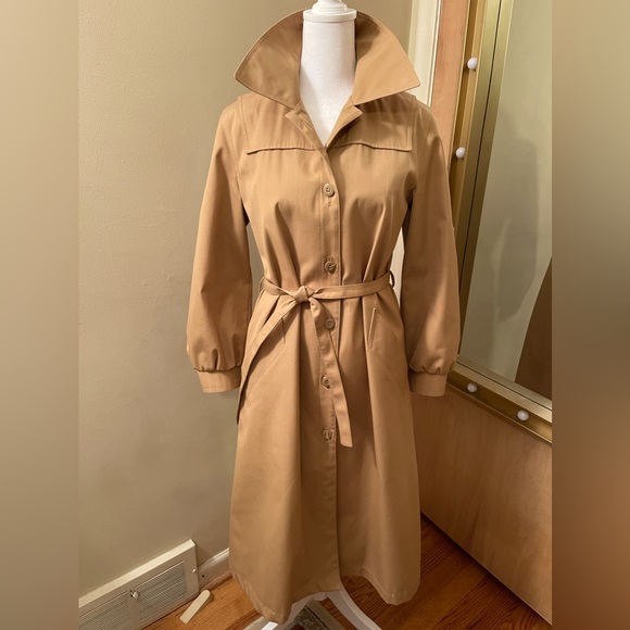 London Fog Jackets & Blazers - Vintage London Fog Women’s Trench Coat - 6P